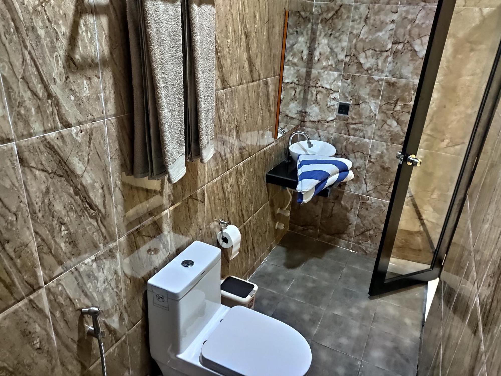Crown Beach Villas -Private Beach Dhiffushi Room photo